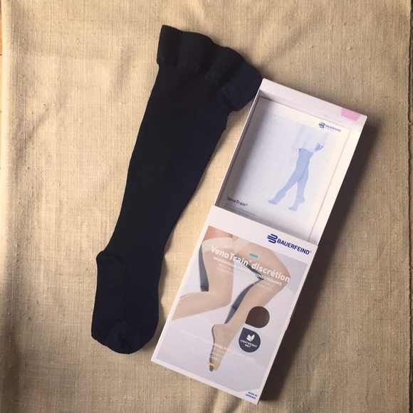 Bauerfeind VenoTrain Discretion Compression Stockings (Black) - Picture 3 of 16
